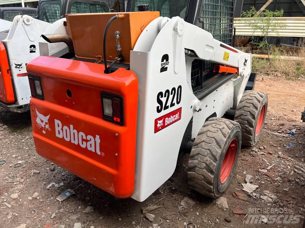 Bobcat S220  스키드로더