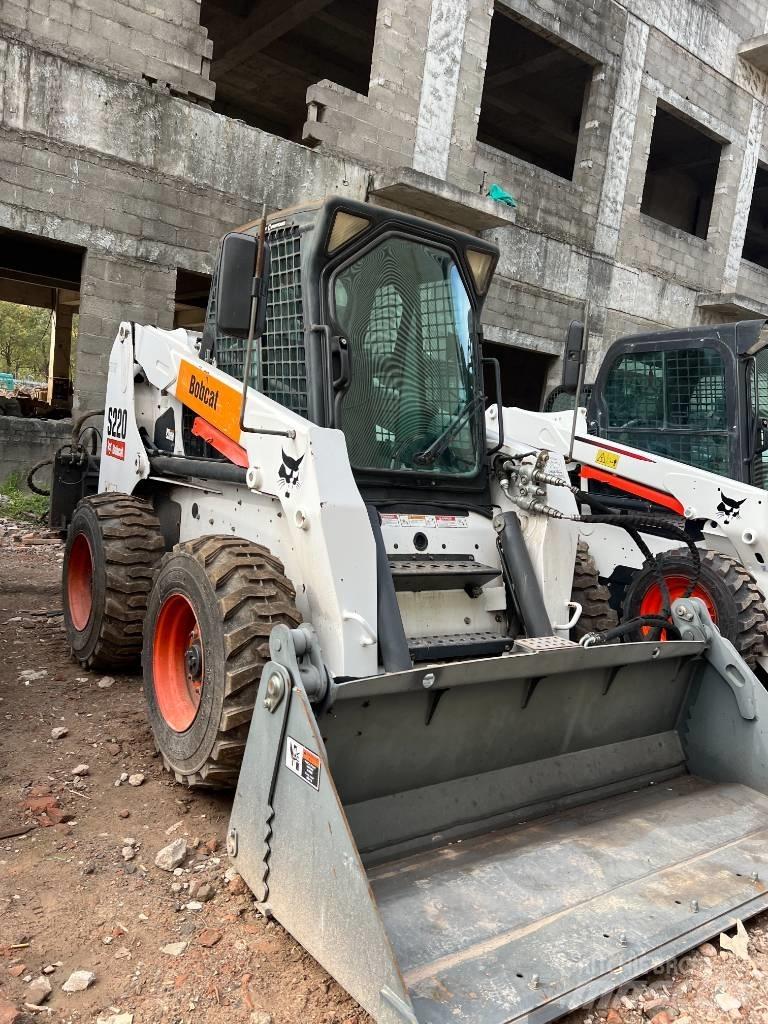 Bobcat S220  스키드로더