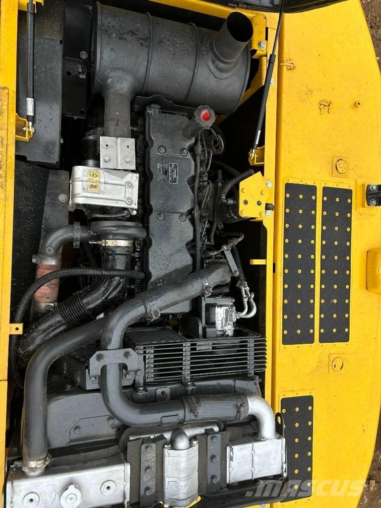 Komatsu 240-8 대형 굴삭기 29톤 이상
