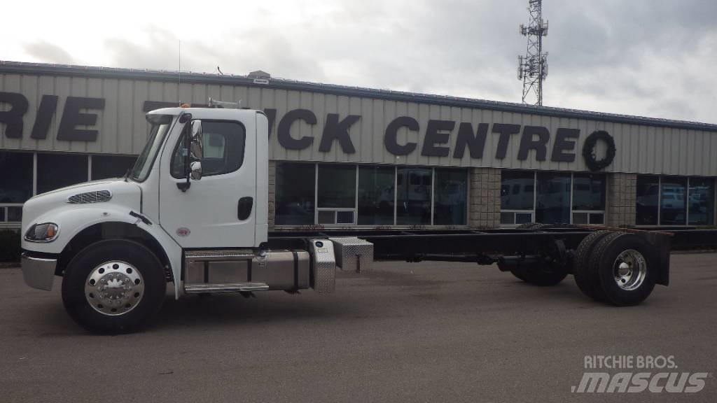 Freightliner M2 106 새시 운전실 트럭