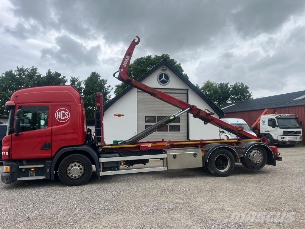 Scania P 320 훅 리프트 트럭