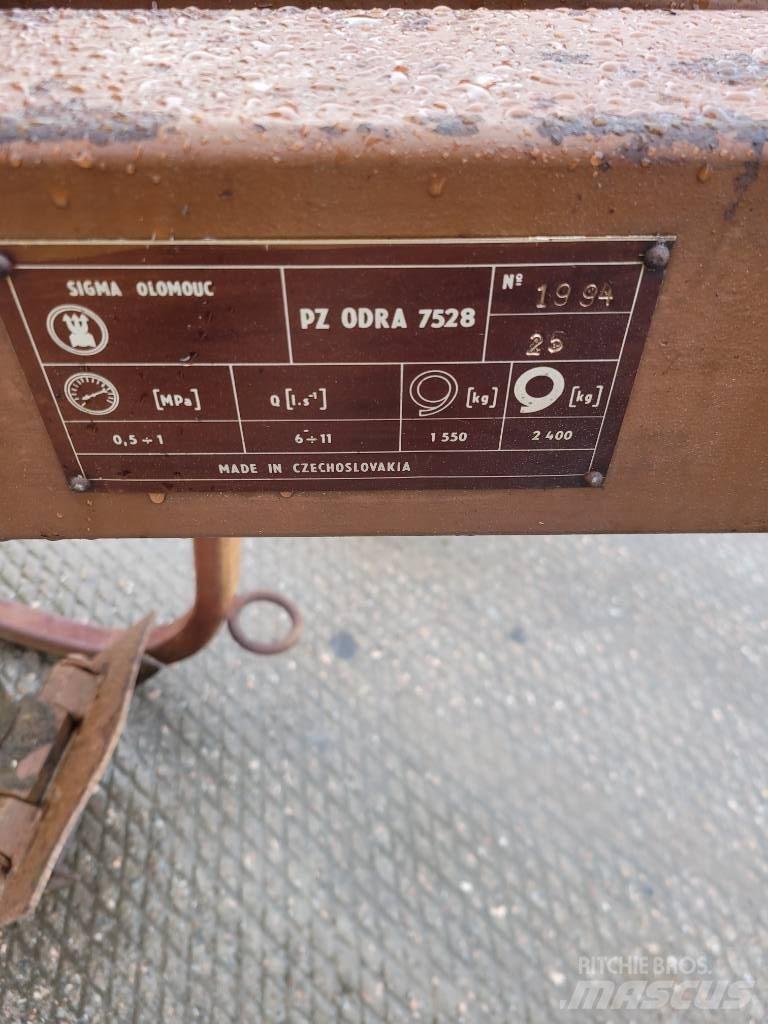 Odra 7528 관개 장비