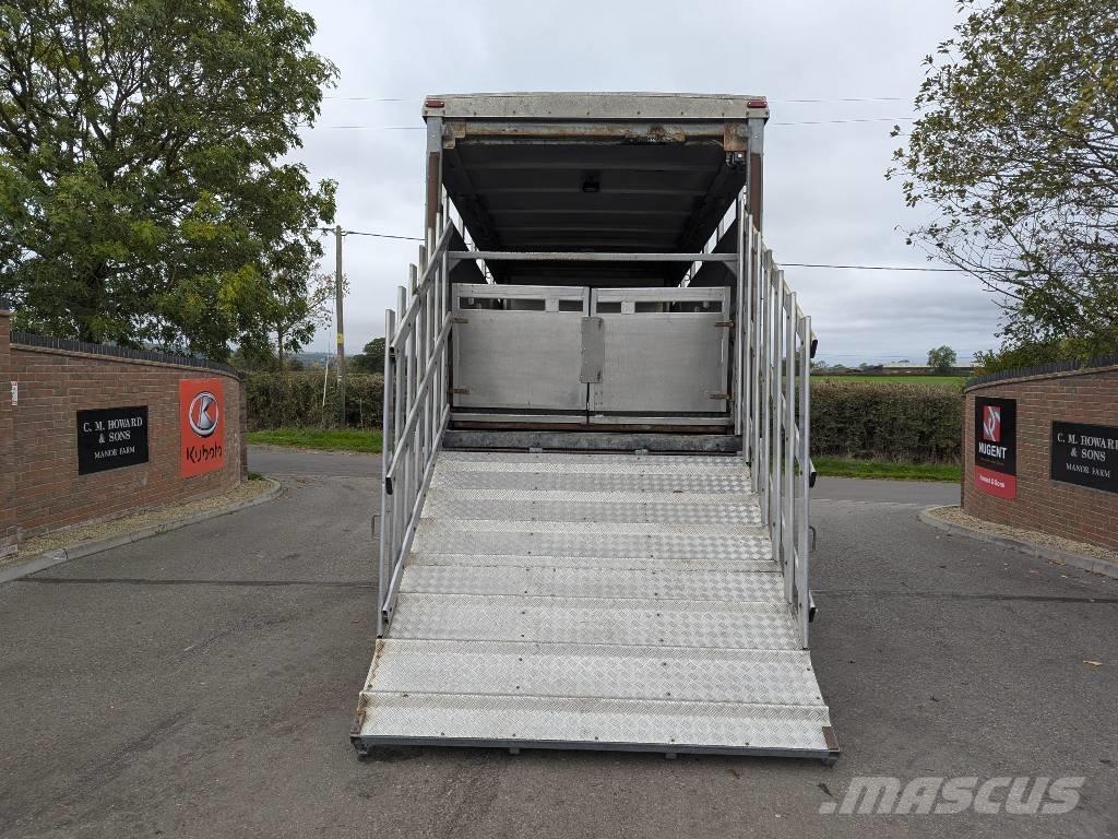 Mercedes-Benz 816 탑차 트럭