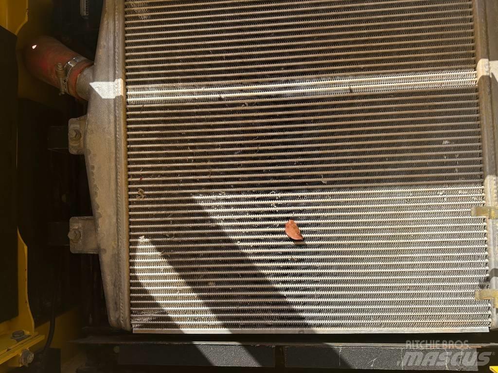 Komatsu PC 400-8 대형 굴삭기 29톤 이상