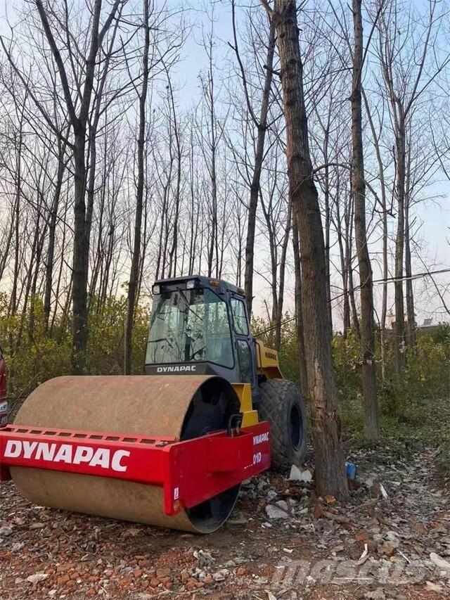 Dynapac CA301 싱글 드럼 롤러