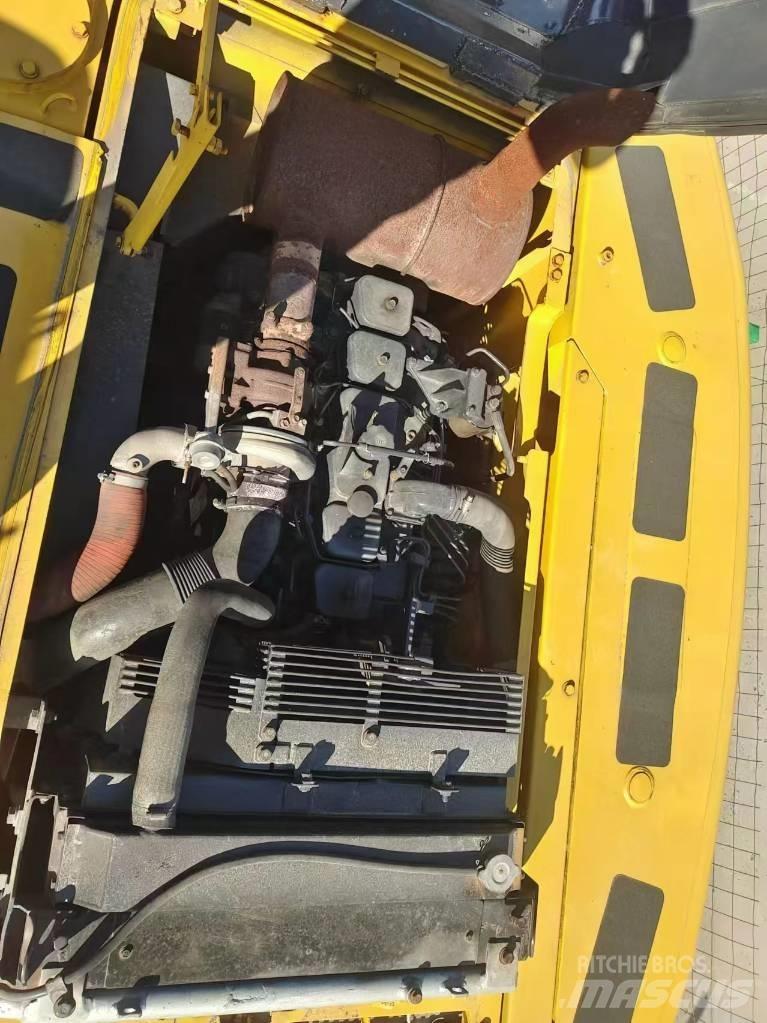 Komatsu PC 220 대형 굴삭기 29톤 이상