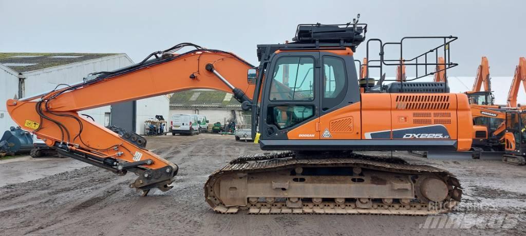 Doosan DX225LC-5 대형 굴삭기 29톤 이상