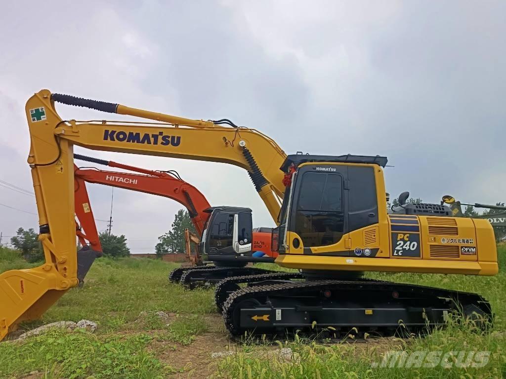 Komatsu PC 240 대형 굴삭기 29톤 이상