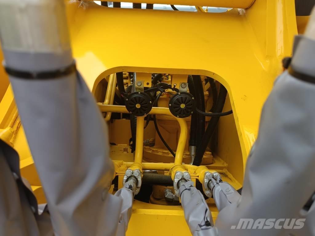 Komatsu PC 240 대형 굴삭기 29톤 이상