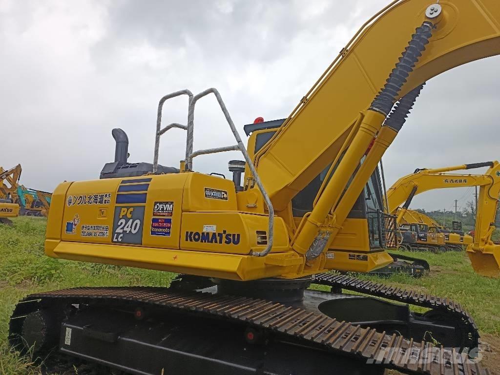 Komatsu PC 240 대형 굴삭기 29톤 이상