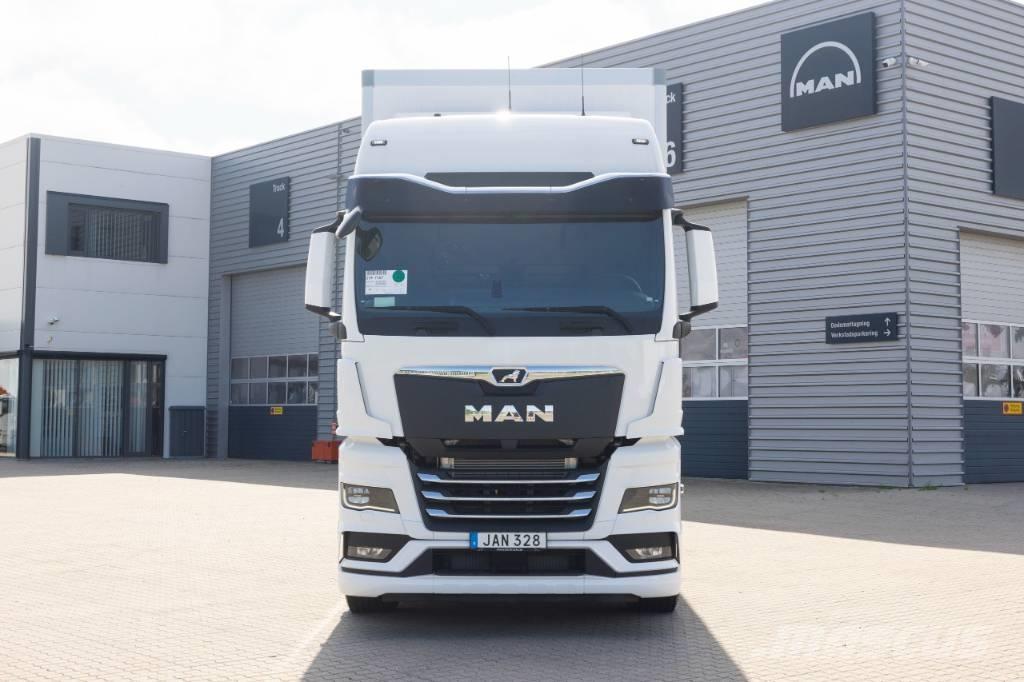 MAN TGX 26.520 6x2-4 탑차 트럭
