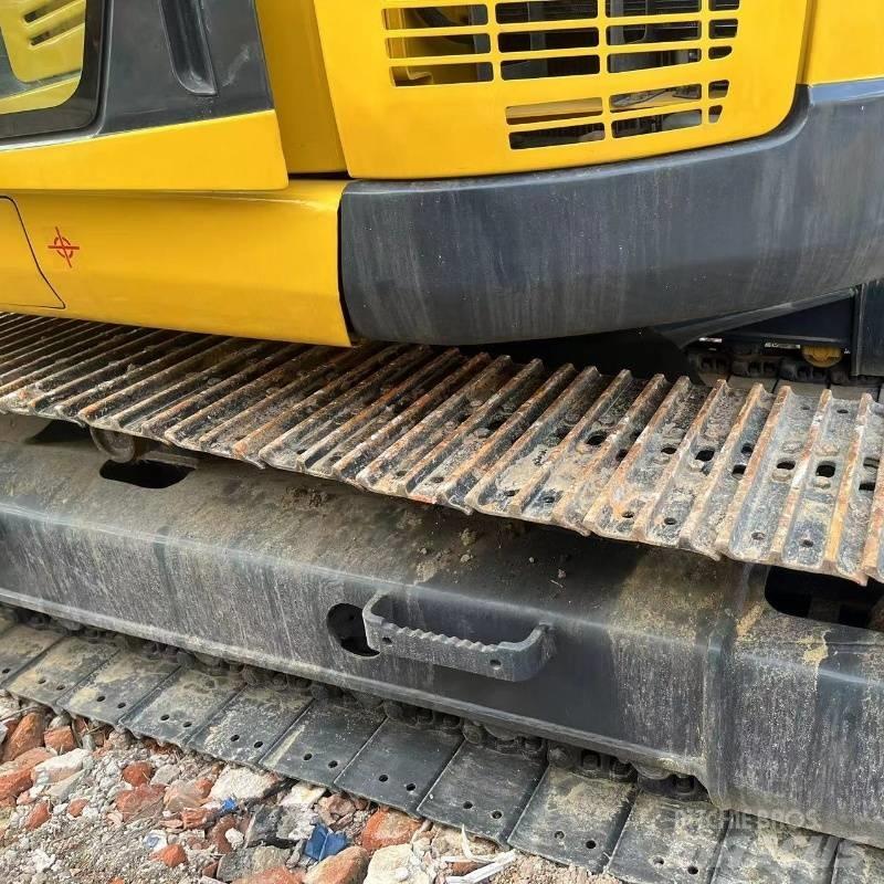 Komatsu PC 138 대형 굴삭기 29톤 이상