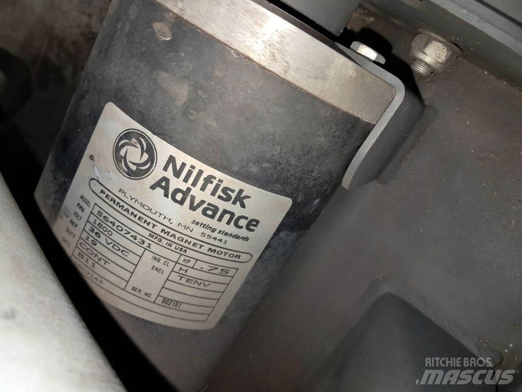 Nilfisk BR1050CS 실내 청소기