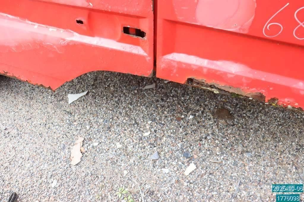 Scania P 82 M 캐빈 및 인테리어