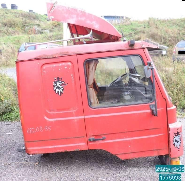 Scania P 82 M 캐빈 및 인테리어