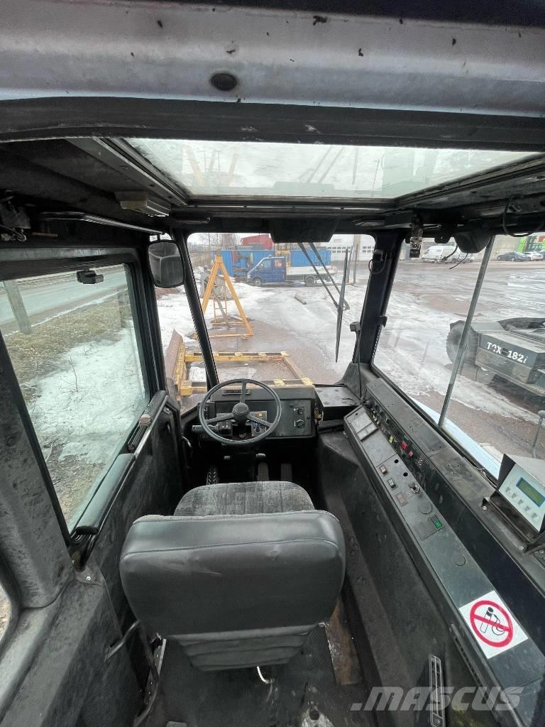 Sisu TRX181 터미널 트랙터