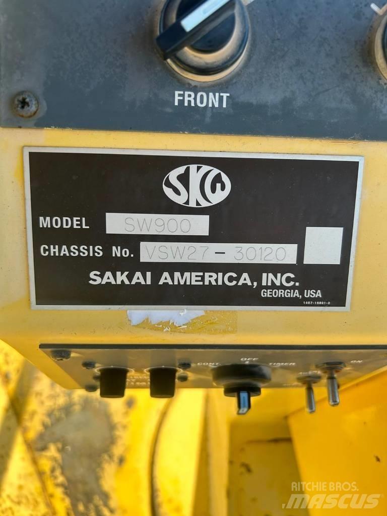 Sakai SW 900 공기 타이어 롤러