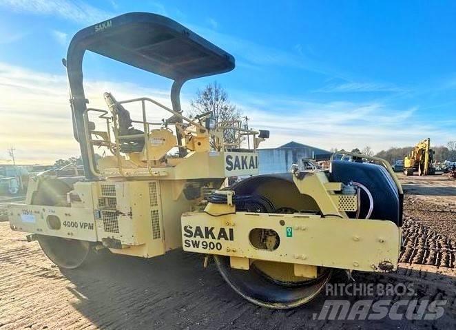 Sakai SW 900 공기 타이어 롤러