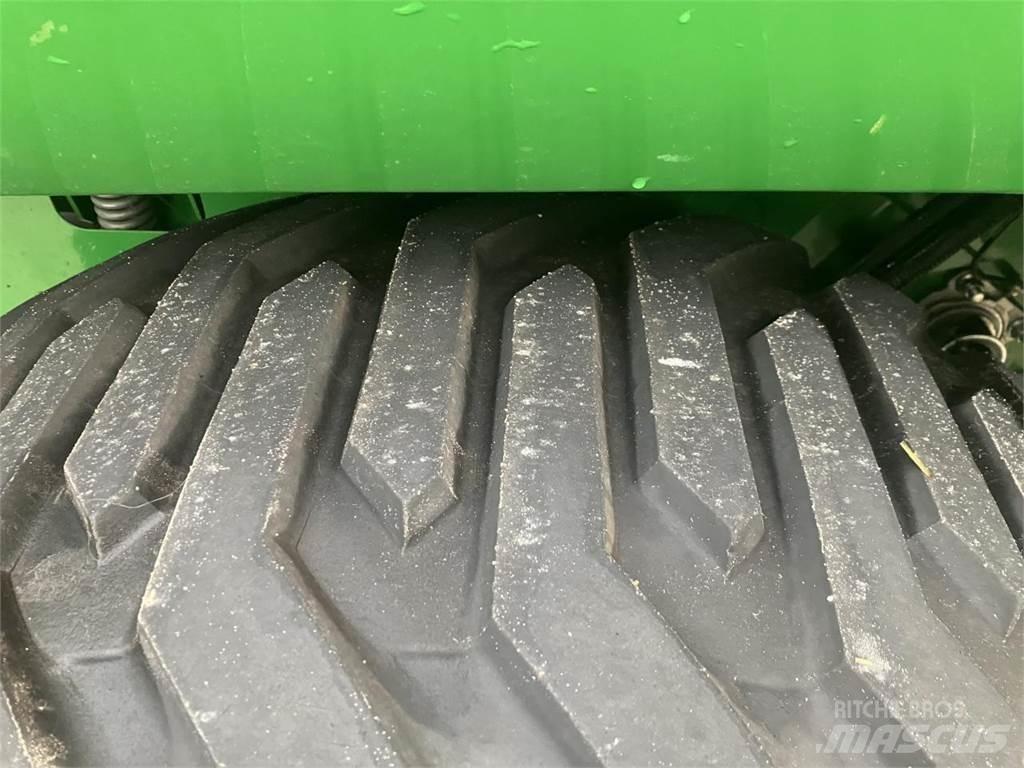 John Deere V461R 원형 곤포기