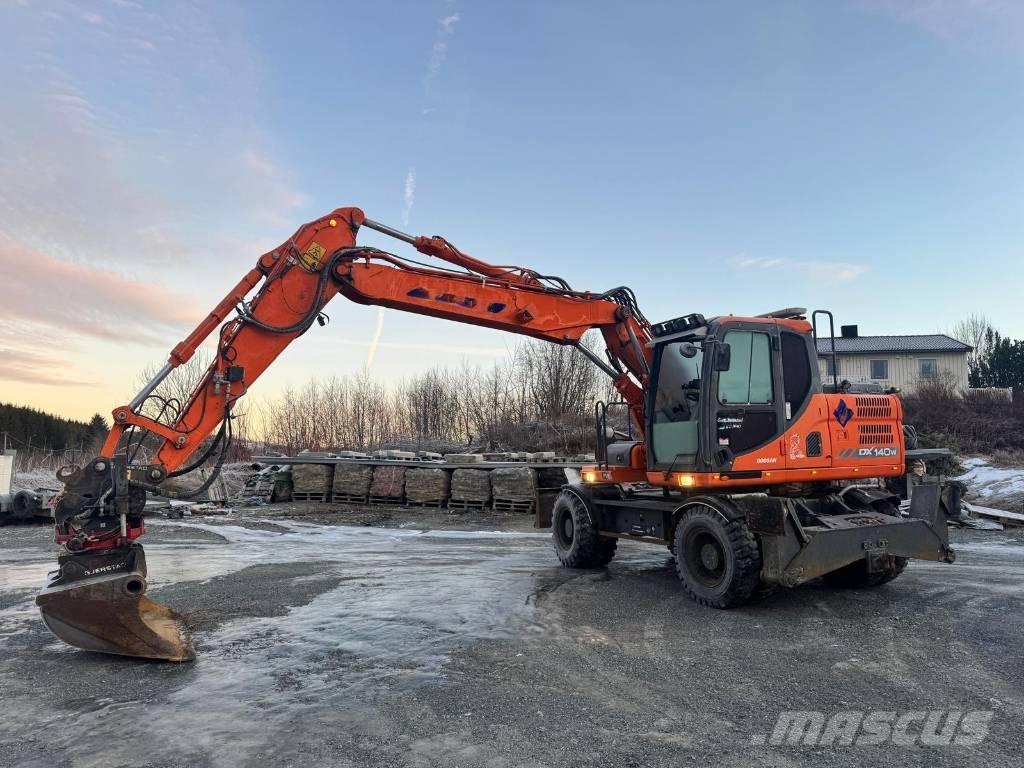 Doosan DX 140 W  휠 굴삭기