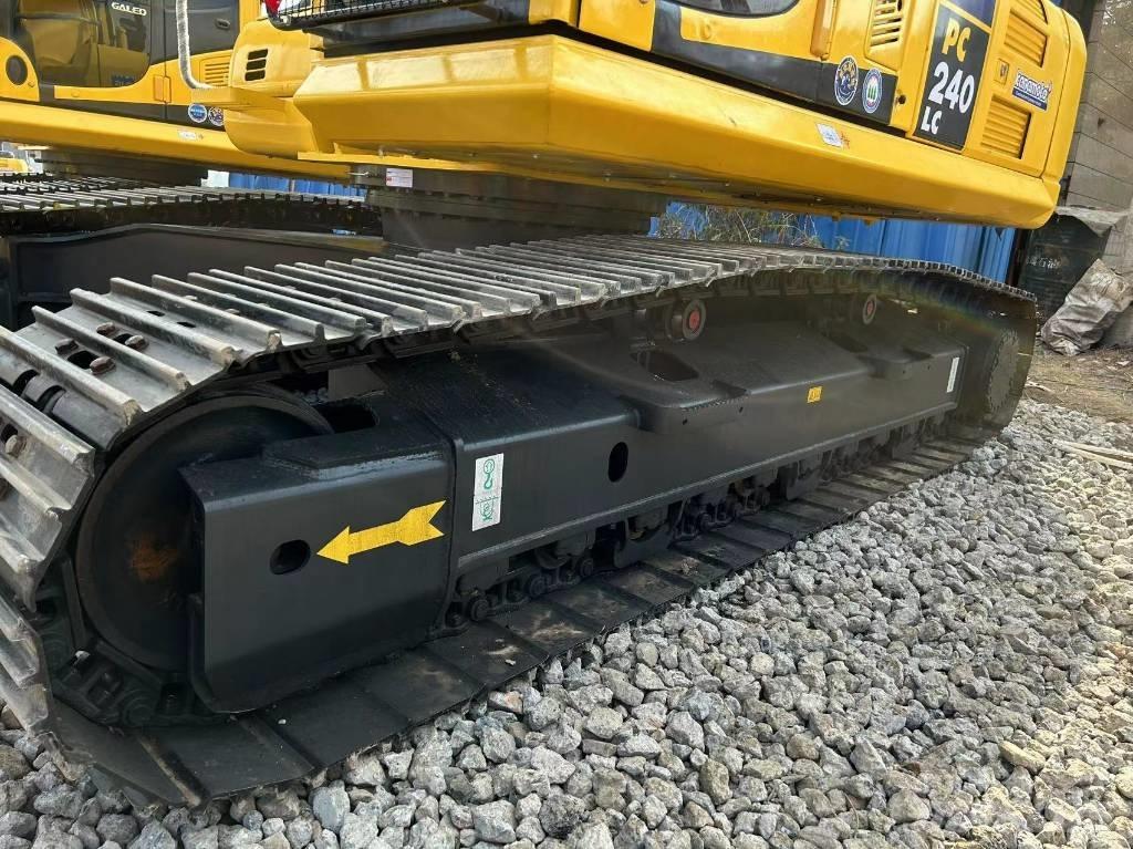 Komatsu 240-8 대형 굴삭기 29톤 이상