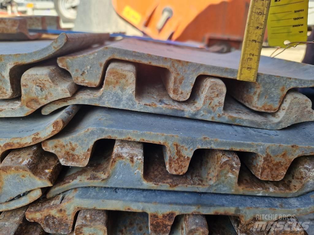 Volvo EC 200 트랙, 체인 및 언더캐리지