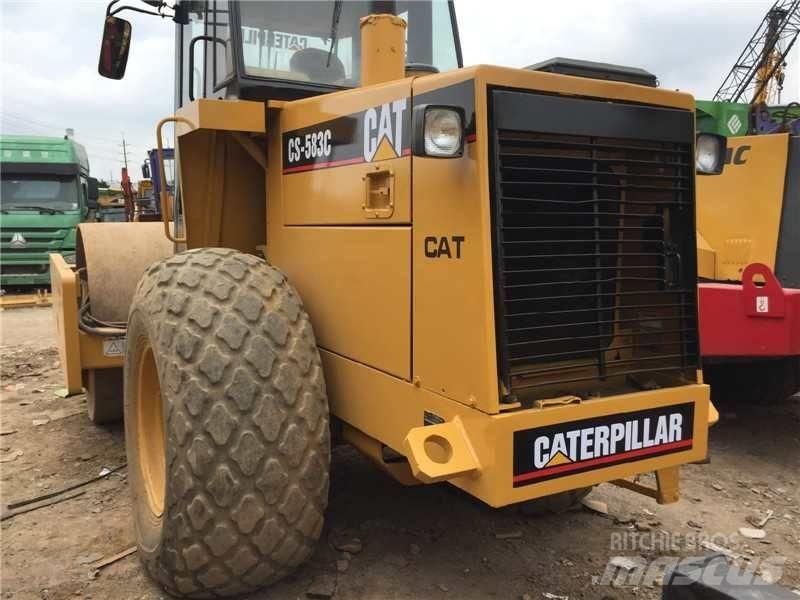 CAT CS 583 C 싱글 드럼 롤러