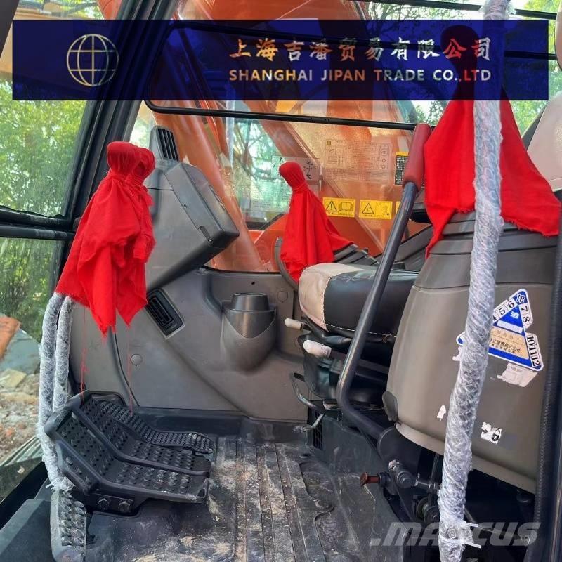 Hitachi ZX 135 중형굴삭기 7톤-28톤