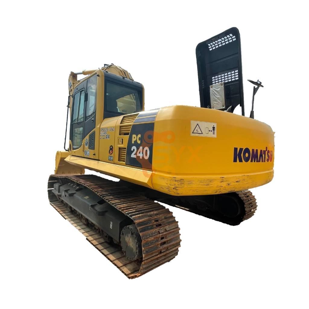 Komatsu PC 240-8 대형 굴삭기 29톤 이상