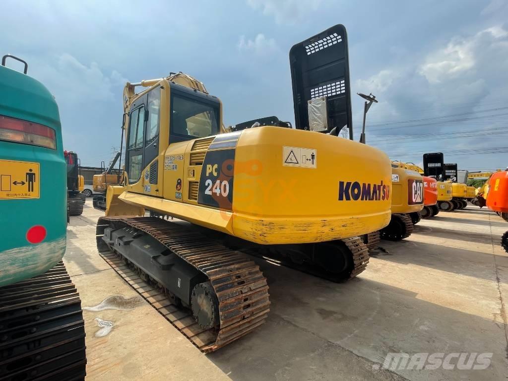 Komatsu PC 240-8 대형 굴삭기 29톤 이상