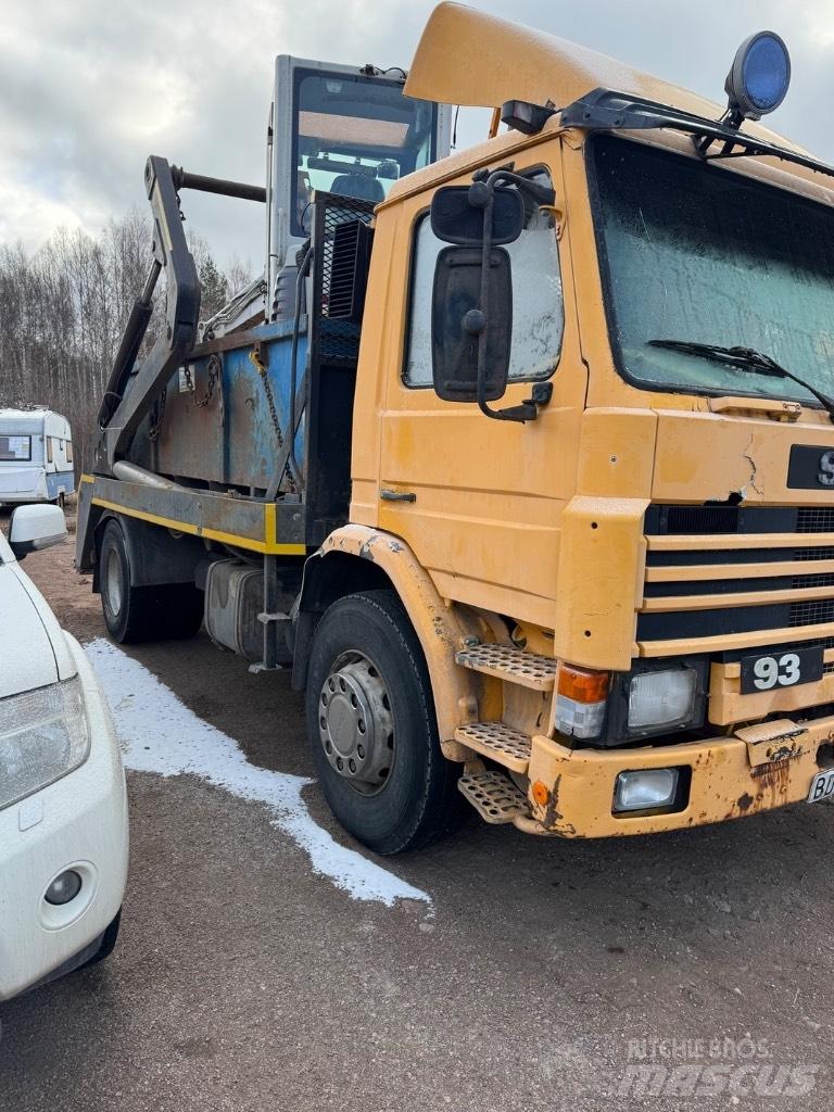 Scania P 82 H 스킵 로더 트럭