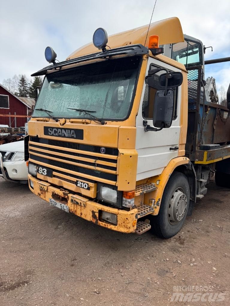 Scania P 82 H 스킵 로더 트럭