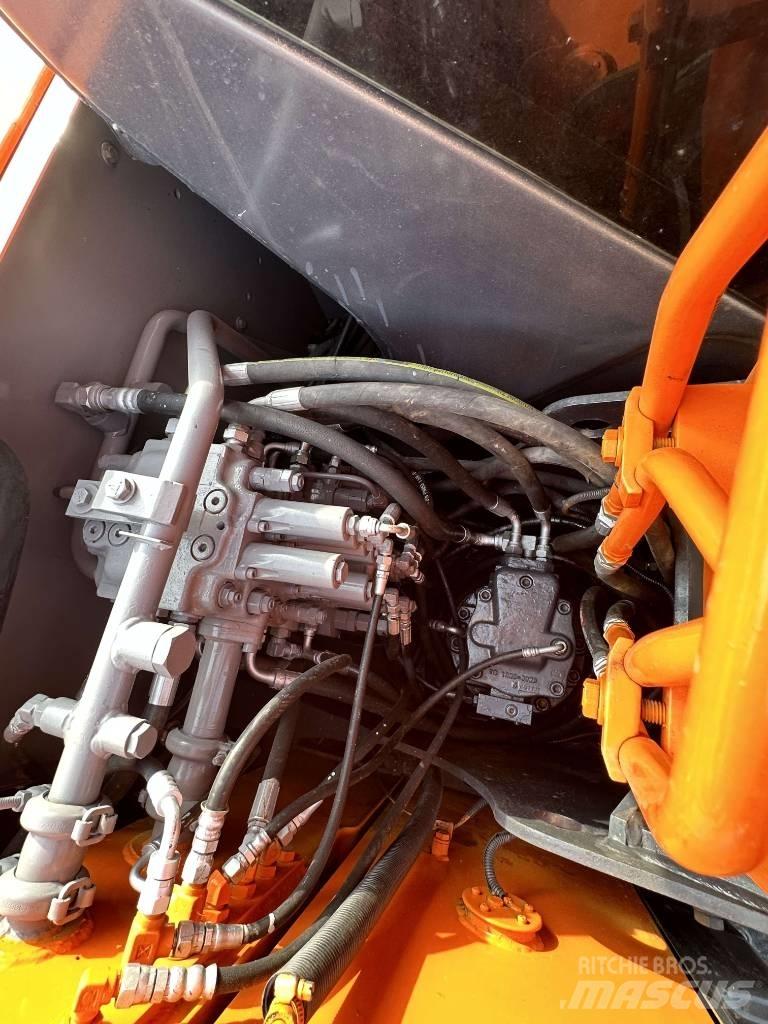 Hitachi ZX 70 대형 굴삭기 29톤 이상