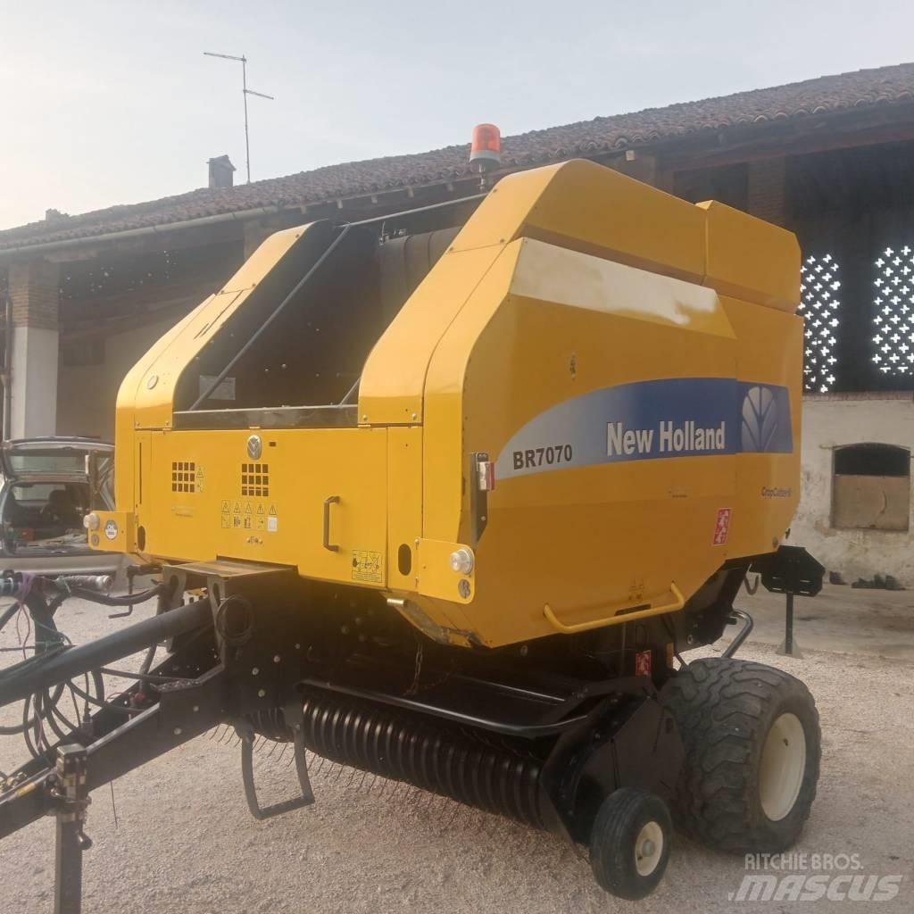 New Holland BR 7070 원형 곤포기