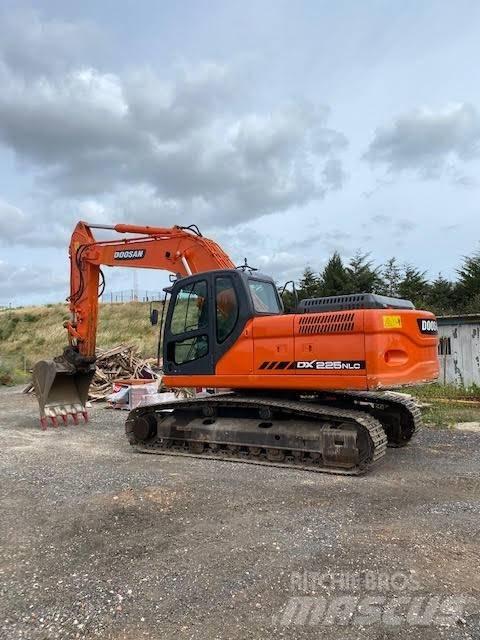 Doosan DX 225 NLC 대형 굴삭기 29톤 이상