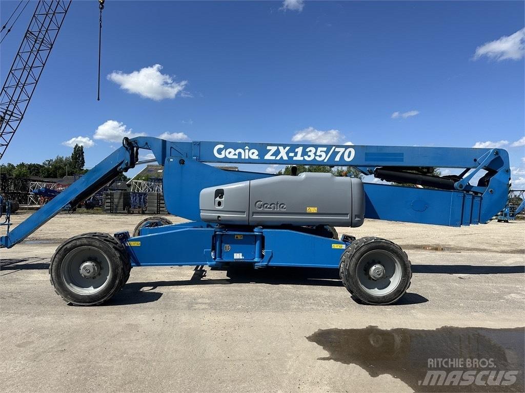 Genie ZX 135/70 관절형 전동이동 리프트