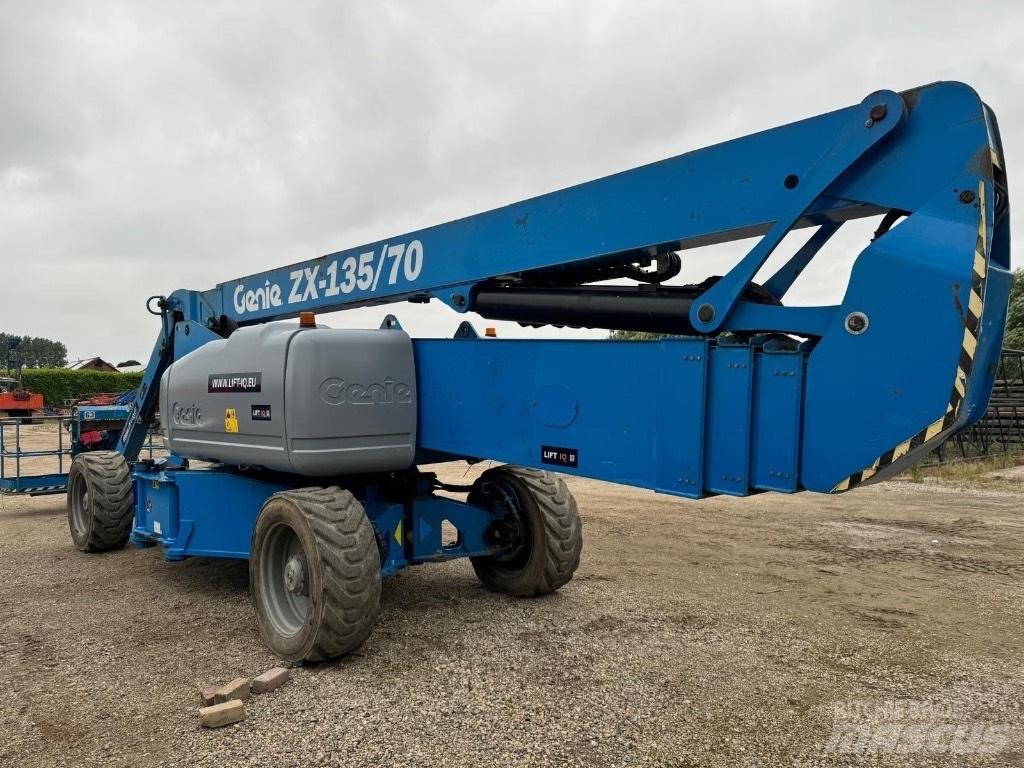 Genie ZX 135/70 관절형 전동이동 리프트