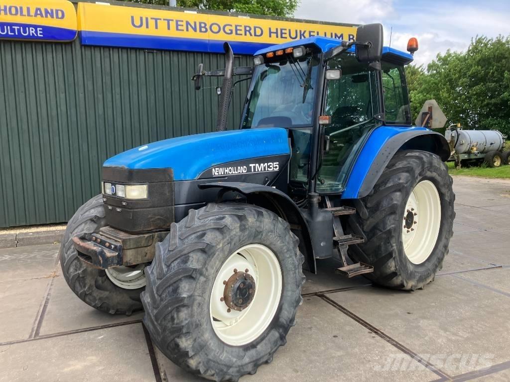 New Holland TM 135 트랙터