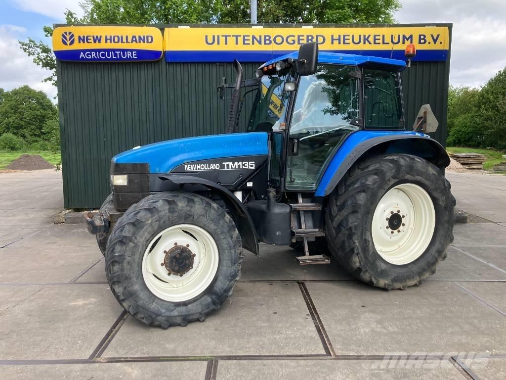 New Holland TM 135 트랙터