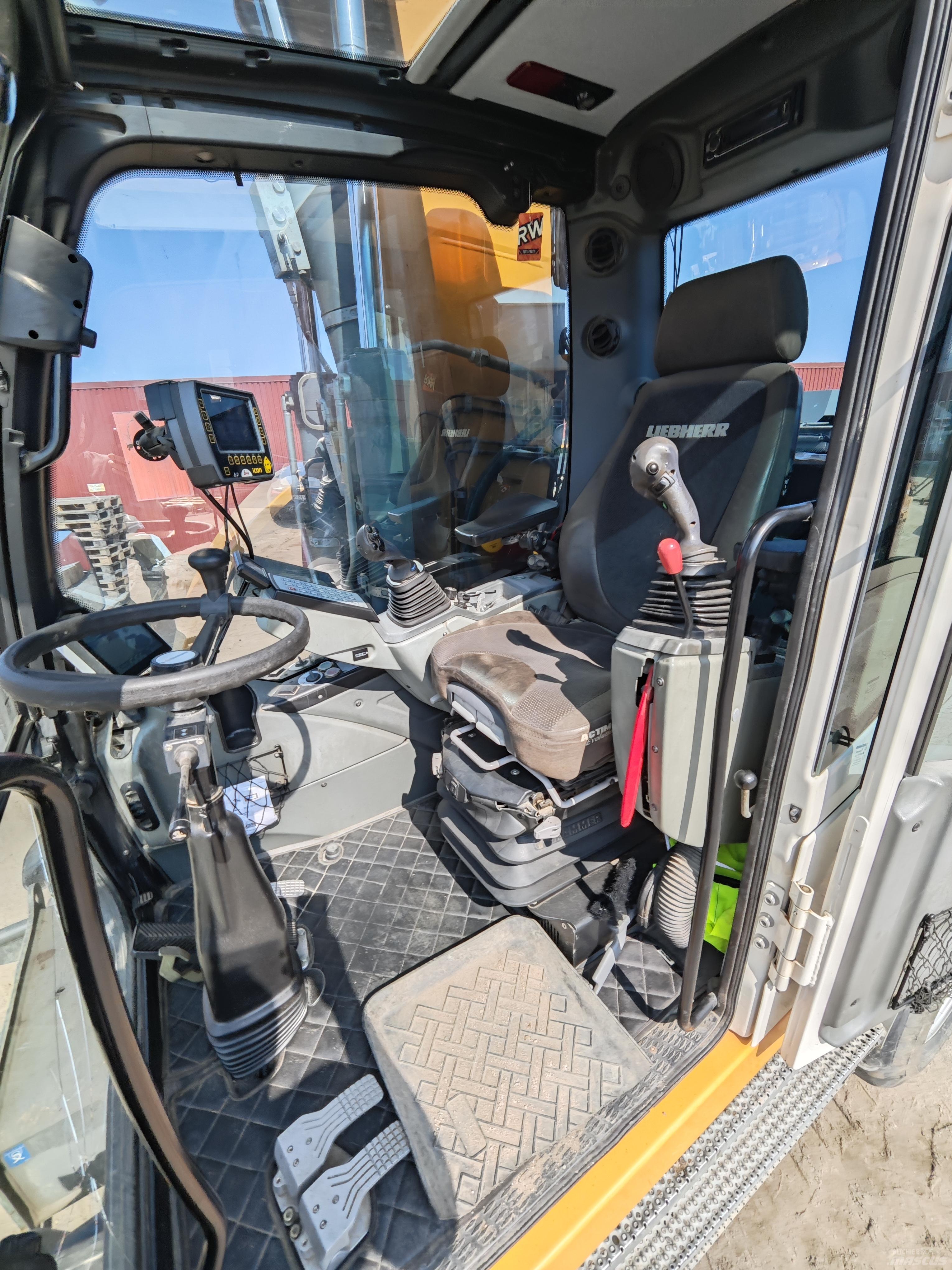 Liebherr 914 C  휠 굴삭기