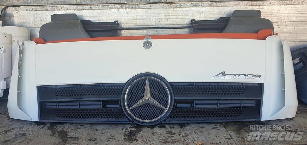 Mercedes-Benz Actros 캐빈 및 인테리어