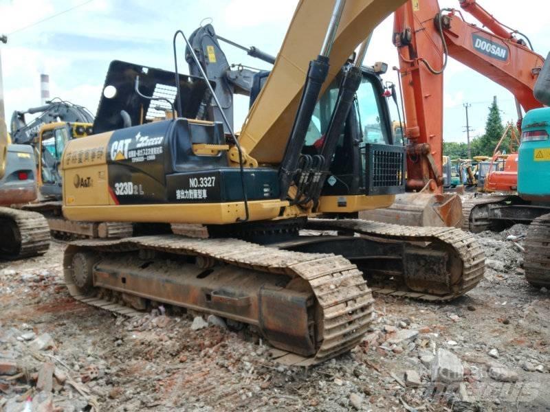 CAT 323 D L 대형 굴삭기 29톤 이상