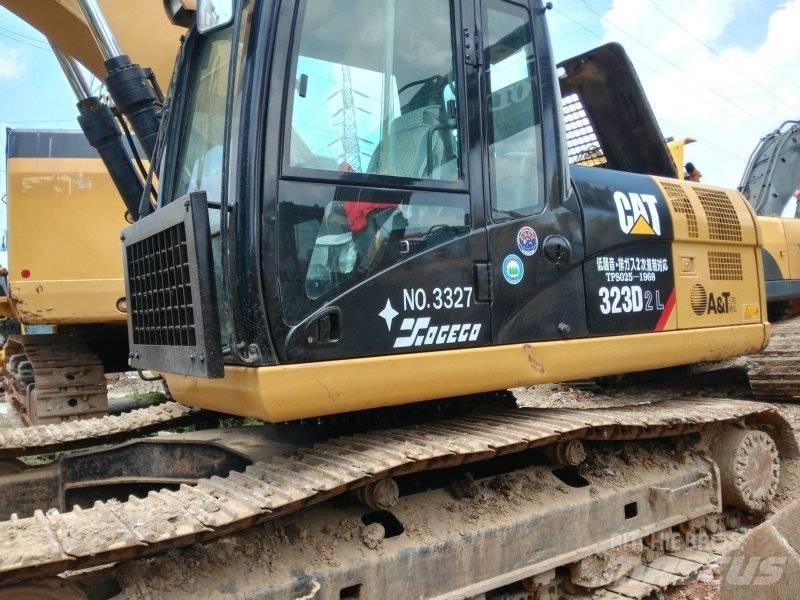 CAT 323 D L 대형 굴삭기 29톤 이상