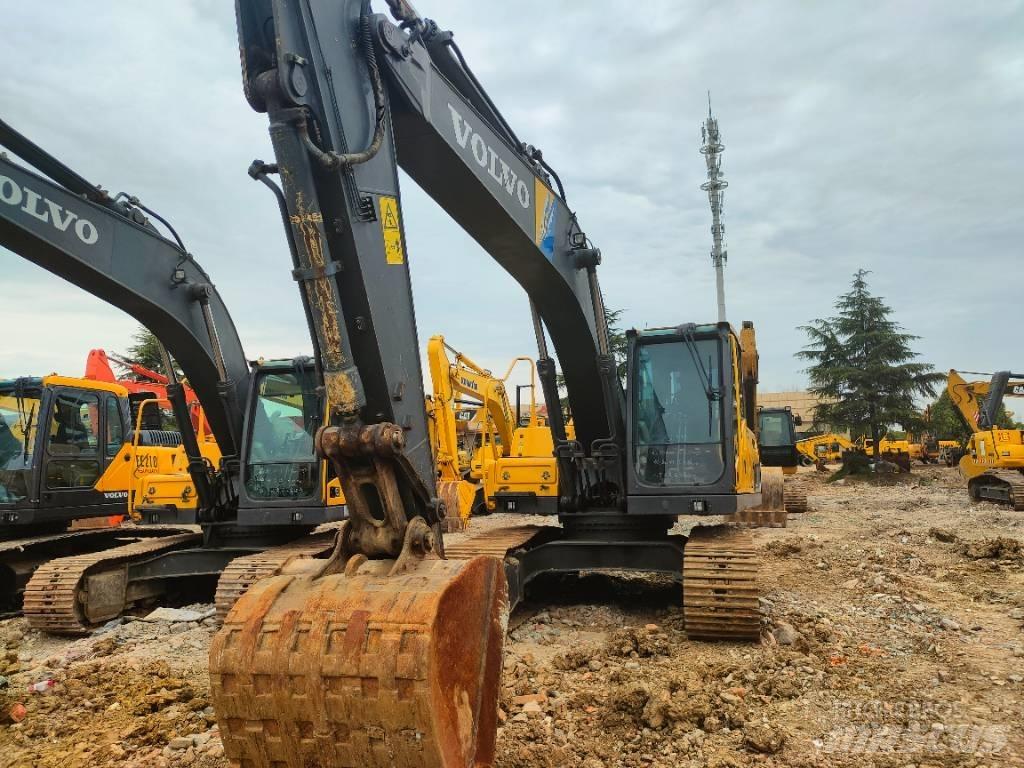 Volvo EC220D 대형 굴삭기 29톤 이상