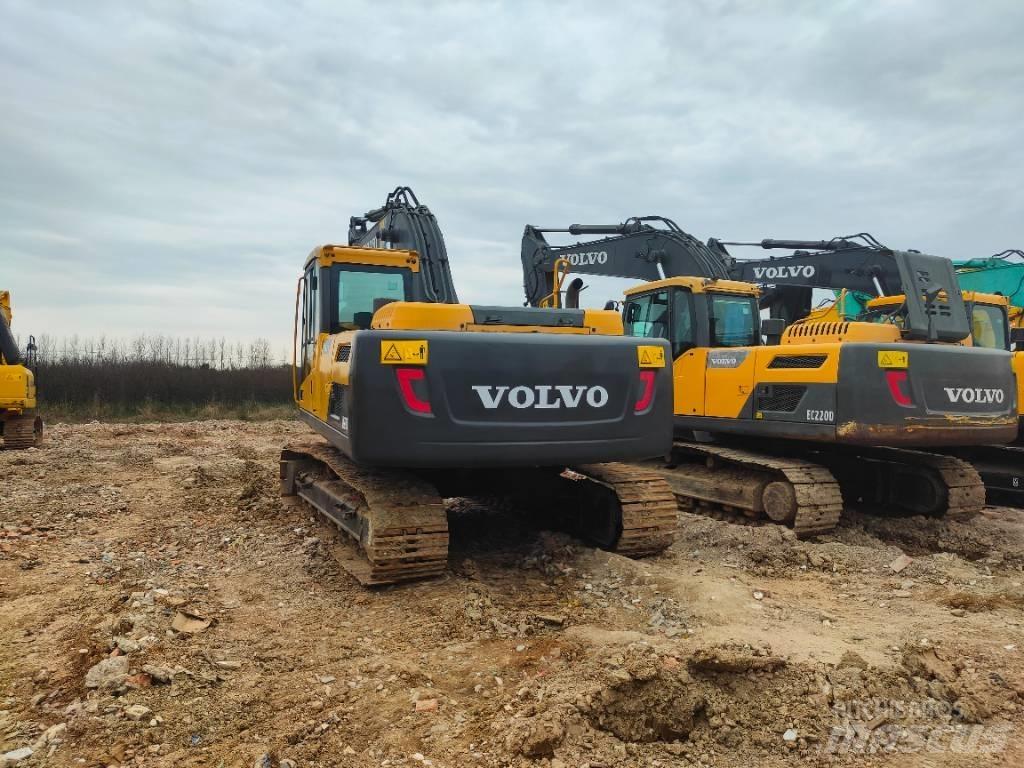 Volvo EC220D 대형 굴삭기 29톤 이상