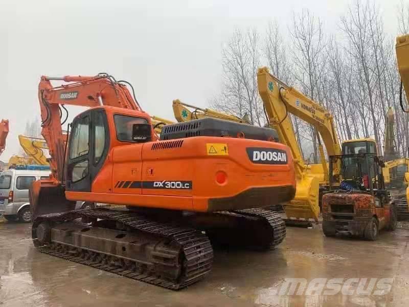 Doosan DX300LC 대형 굴삭기 29톤 이상