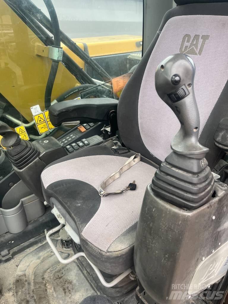 CAT 313 D  휠 굴삭기