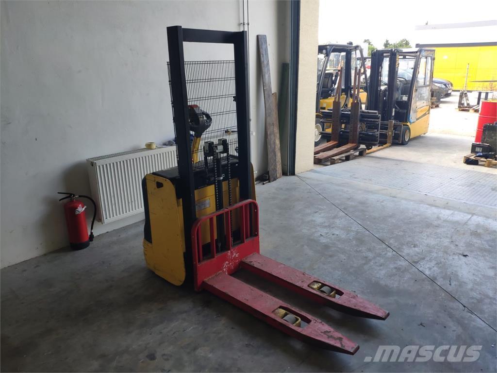 Hyster S1.0E 보행식 리치 지게차