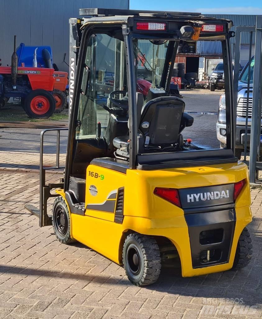 Hyundai 16 B-9 전동 지게차