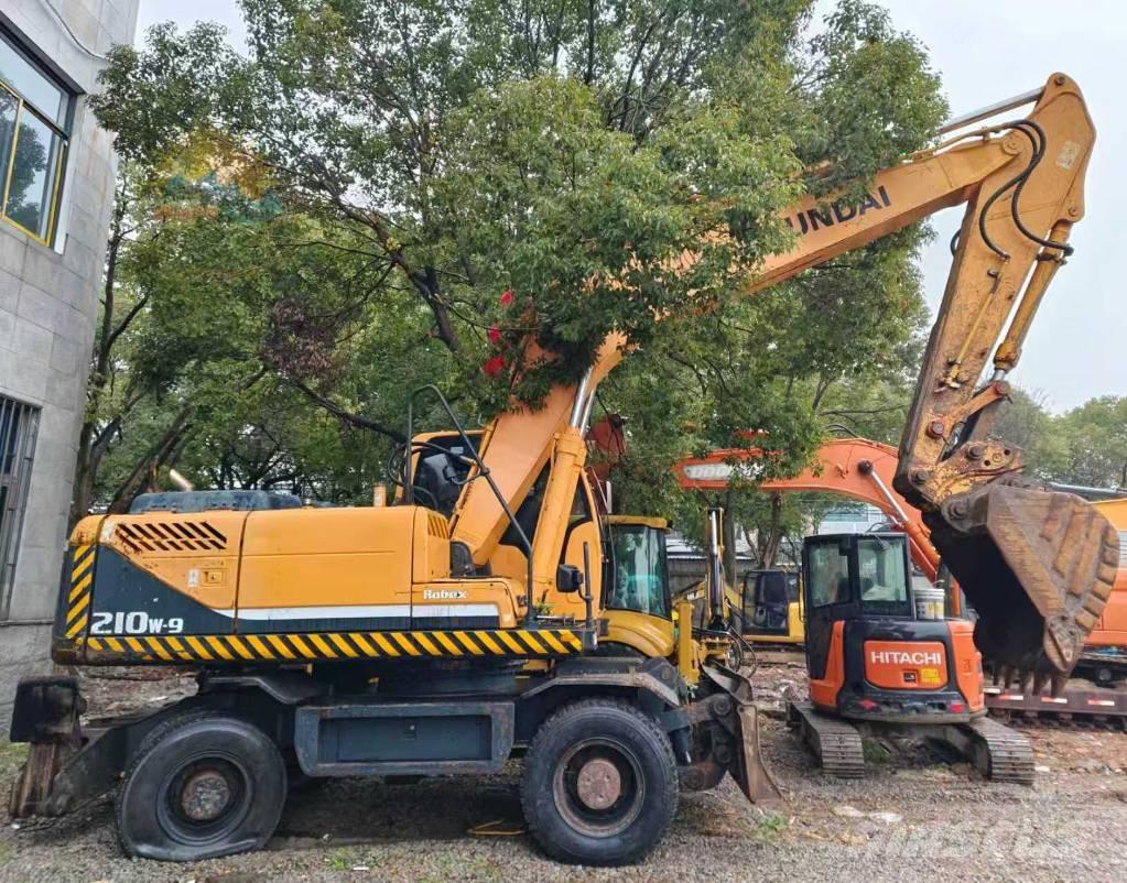 Hyundai r210w-9  휠 굴삭기